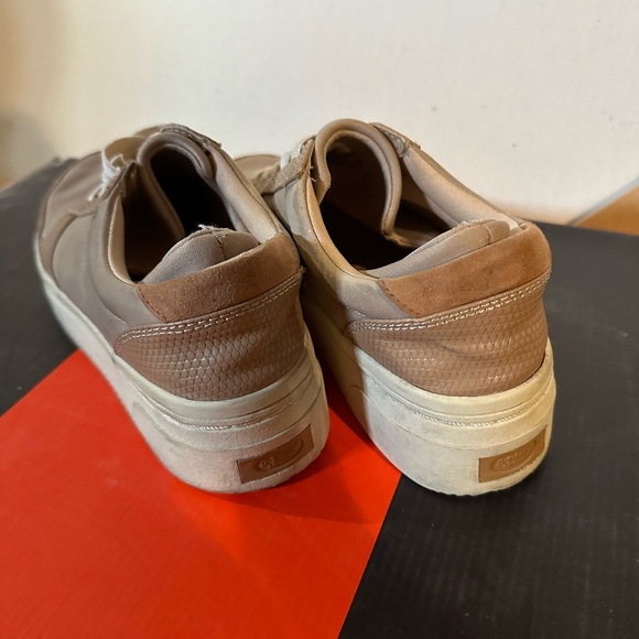 Dr. Scholl's Shoes Women's Essential Sneaker size 7.5 but fits more like 7. - Picture 3 of 3